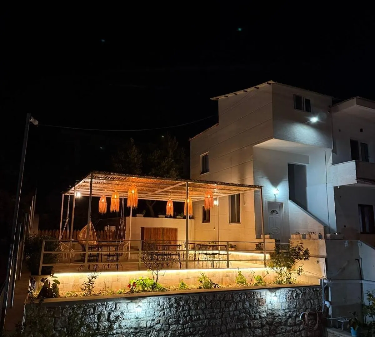 סרנדה Apartmente Pamela
